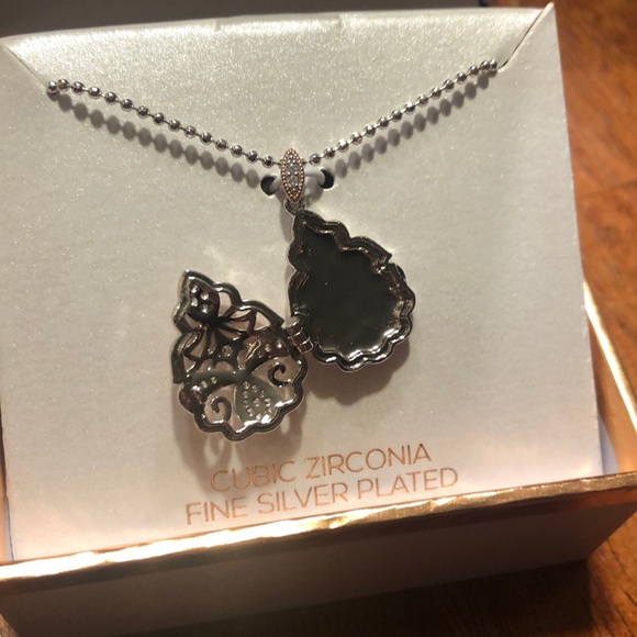 Lily & Lace Fine Silver Plated necklace/locket - Picture 3 of 3